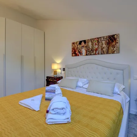 Benaco Apartment *