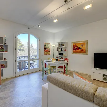 Benaco Apartment *