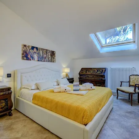 Benaco Apartment *